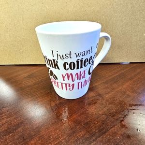 I Just Want To Drink Coffee and Make Pretty Things Coffee/Tea Cup